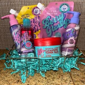 New Sealed Skincare Set - Pink and Purple Adorable and fun!!! Best skin care!!